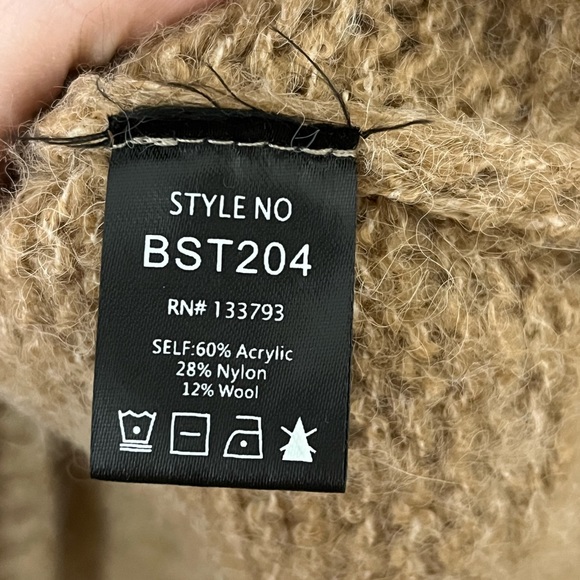 POL Fuzzy Knit Drop Shoulder Crew Neck Sweater Tan Size Medium - Picture 6 of 7